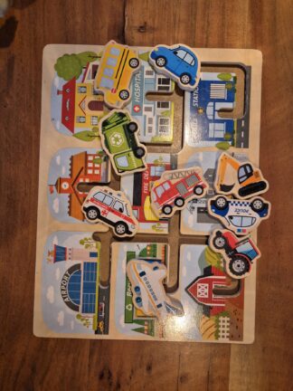 Houten vormpuzzel – stad & voertuigen (bus, auto, ambulance, brandweer, politie, helikopter)